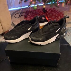 Nike Air 270 Kids Black and White Sneakers 12c